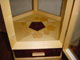 Vitrine „Pentagon“; Ahorn, französischer Nussbaum